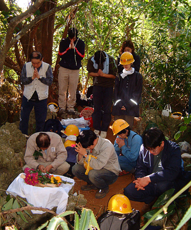 遺骨収集の様子1