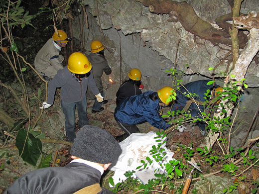 遺骨収集の様子14