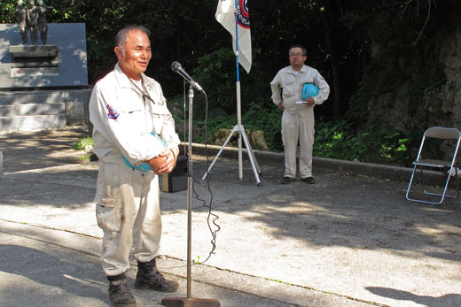 摩文仁清掃奉仕の様子27