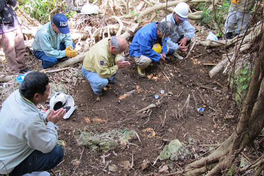 「沖縄県遺族会」遺骨収集の様子20