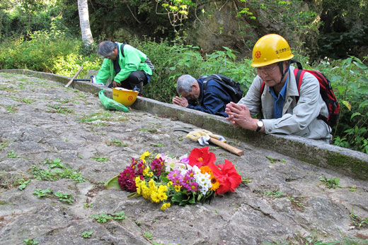 遺骨調査・収集の様子2