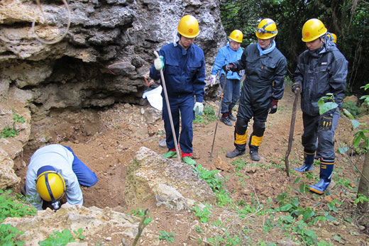 遺骨調査・収集の様子31