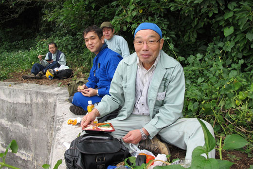 遺骨調査・収集の様子40