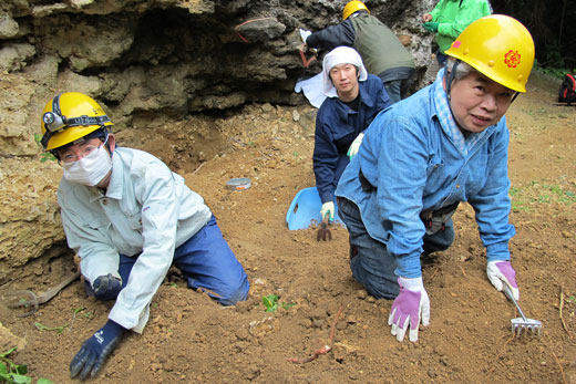 遺骨調査・収集の様子42