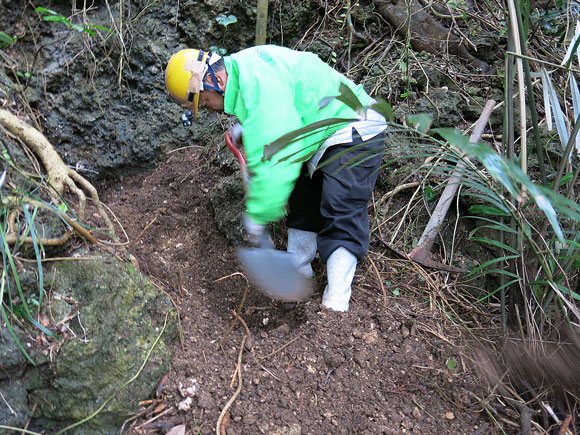 遺骨収集の様子24