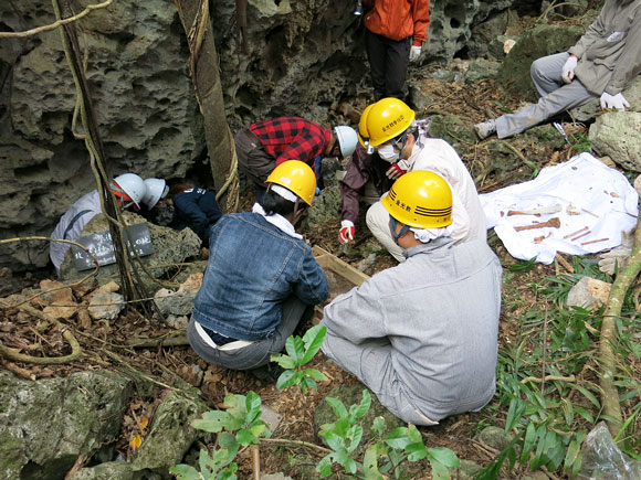 遺骨収集の様子14