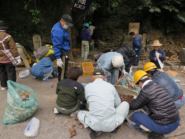 遺骨収集の様子22