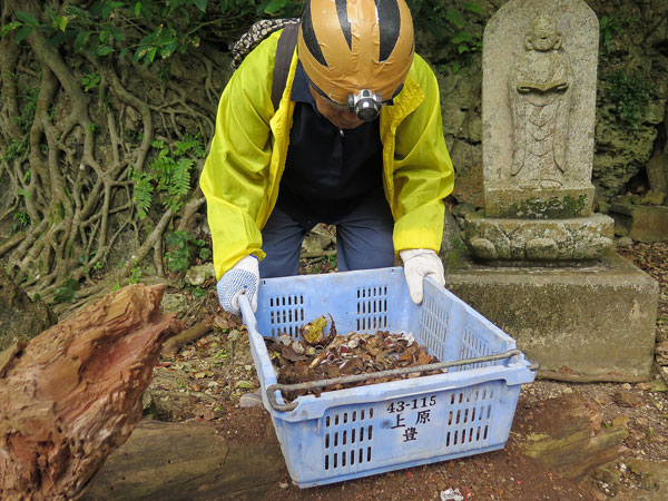 遺骨収集の様子24