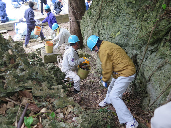 遺骨収集の様子18