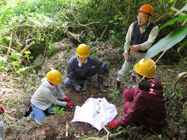 遺骨収集の様子39